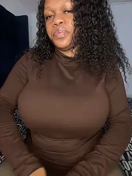 Snapshot of Boneca25 chatting on 11.11.25 Boneca25 online show from 11.11.25