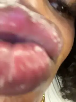 Snapshot of Boneca25 chatting on 11.12.25 Boneca25 online show from 11.12.25