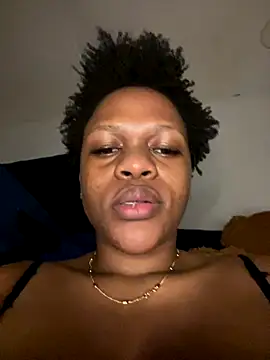 Snapshot of Boneca25 chatting on 11.13.25 Boneca25 online show from 11.13.25