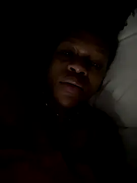 Snapshot of Boneca25 chatting on 11.28.25 Boneca25 online show from 11.28.25