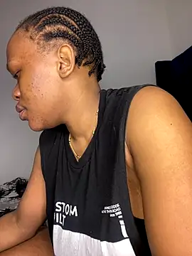 Snapshot of Boneca25 chatting on 11.29.25 Boneca25 online show from 11.29.25