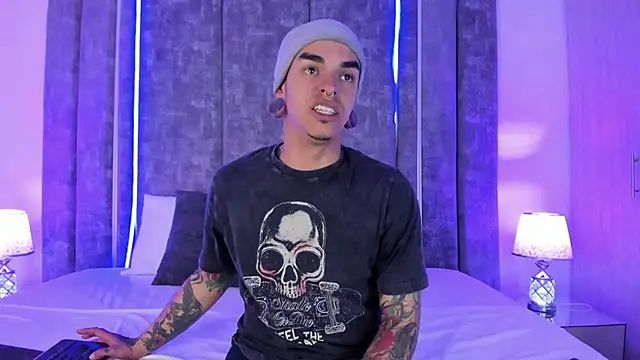Snapshot of kaletattoo chatting on 01.28.25 kaletattoo online show from 01.28.25