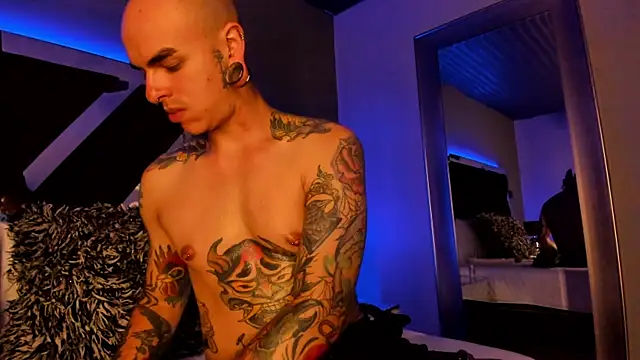 Snapshot of kaletattoo chatting on 01.31.25 kaletattoo online show from 01.31.25