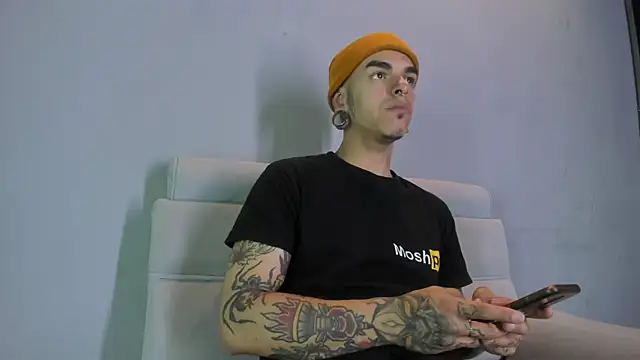 Snapshot of kaletattoo chatting on 02.03.25 kaletattoo online show from 02.03.25