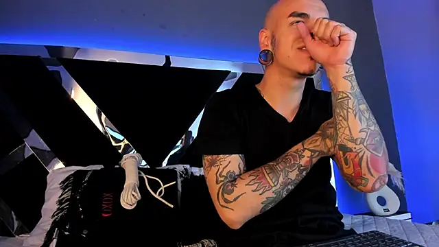 Snapshot of kaletattoo chatting on 02.07.25 kaletattoo online show from 02.07.25