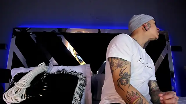 Snapshot of kaletattoo chatting on 02.08.25 kaletattoo online show from 02.08.25
