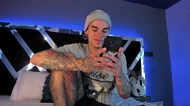 Snapshot of kaletattoo chatting on 02.18.25 kaletattoo online show from 02.18.25