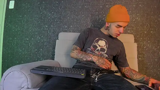 Snapshot of kaletattoo chatting on 03.07.25 kaletattoo online show from 03.07.25