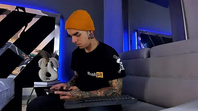 Snapshot of kaletattoo chatting on 03.09.25 kaletattoo online show from 03.09.25