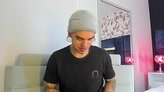 Snapshot of kaletattoo chatting on 03.18.25 kaletattoo online show from 03.18.25