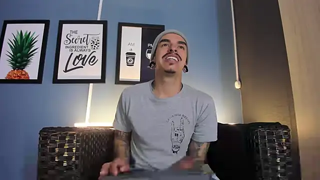 Snapshot of kaletattoo chatting on 09.18.25 kaletattoo online show from 09.18.25