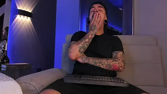 Snapshot of kaletattoo chatting on 09.21.25 kaletattoo online show from 09.21.25