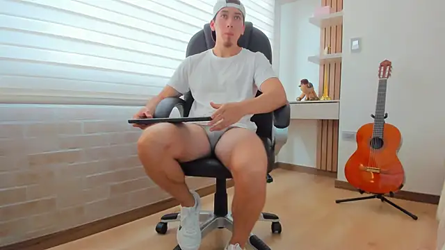 Snapshot of Tombarden chatting on 11.26.25 Tombarden online show from 11.26.25