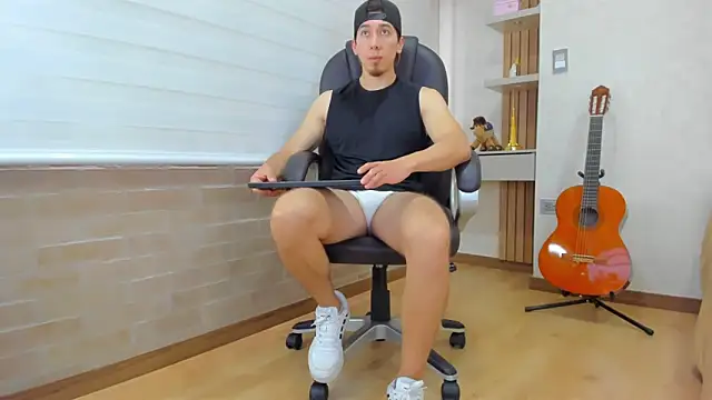 Snapshot of Tombarden chatting on 11.29.25 Tombarden online show from 11.29.25