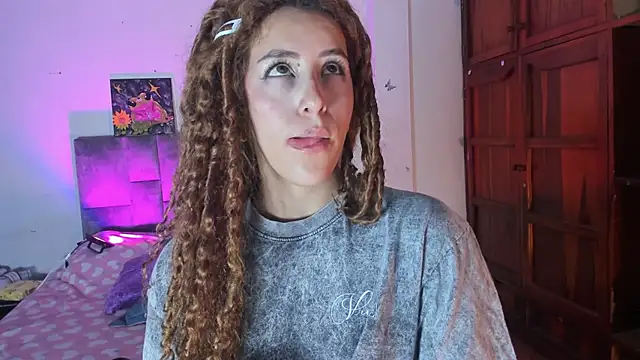 Snapshot of Isangel_ chatting on 09.29.25 Isangel online show from 09.29.25