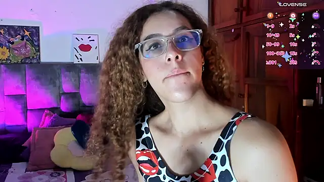 Snapshot of Isangel_ chatting on 10.26.25 Isangel online show from 10.26.25