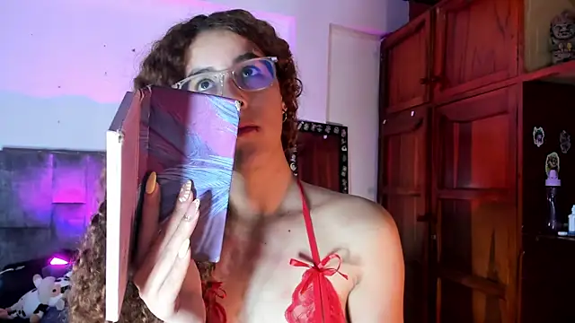 Snapshot of Isangel_ chatting on 11.13.25 Isangel online show from 11.13.25