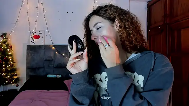 Snapshot of Isangel_ chatting on 12.05.25 Isangel online show from 12.05.25