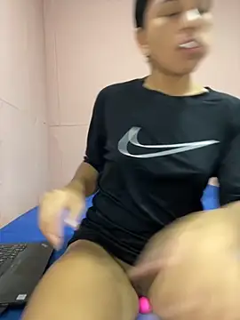 Snapshot of HeatherCobs chatting on 11.29.25 HeatherCobs online show from 11.29.25