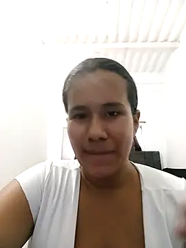 Snapshot of sol_miluna2 chatting on 09.26.25 sol miluna2 online show from 09.26.25
