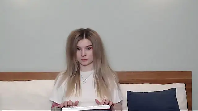 Snapshot of Chloe_Addison chatting on 01.27.25 Chloe Addison online show from 01.27.25