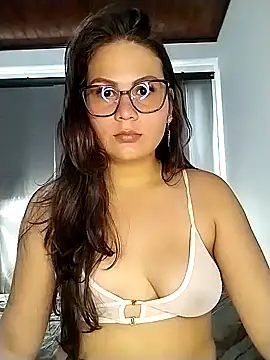 Vale Saenzz online show from 02.06.25