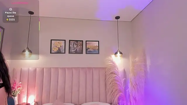 Zoe Banks  online show from 10.04.25