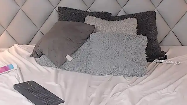 Snapshot of LalyCastro chatting on 02.17.25 LalyCastro online show from 02.17.25