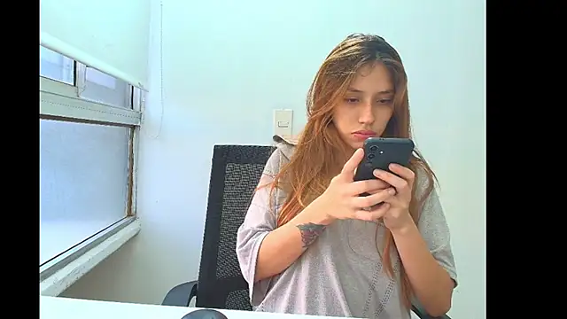 Snapshot of Alaiapink chatting on 02.16.26 Alaiapink online show from 02.16.26