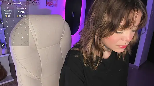 Snapshot of sabrinamoonie chatting on 02.25.25 sabrinamoonie online show from 02.25.25