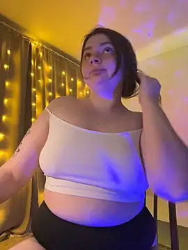 Snapshot of DearAlise chatting on 02.01.25 DearAlise online show from 02.01.25