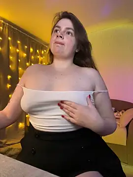 Snapshot of DearAlise chatting on 02.15.25 DearAlise online show from 02.15.25