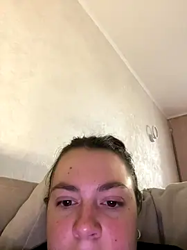 Snapshot of DearAlise chatting on 10.15.25 DearAlise online show from 10.15.25