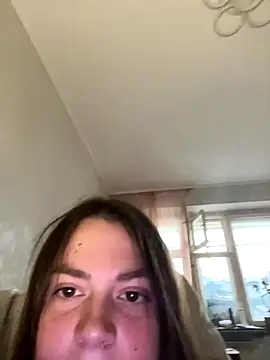 Snapshot of DearAlise chatting on 10.27.25 DearAlise online show from 10.27.25