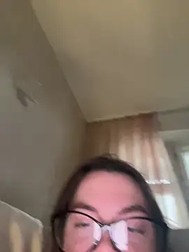 Snapshot of DearAlise chatting on 12.19.25 DearAlise online show from 12.19.25