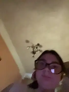 Snapshot of DearAlise chatting on 12.21.25 DearAlise online show from 12.21.25