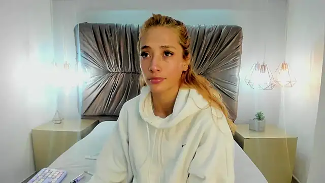 Snapshot of zoe_taylorr1 chatting on 02.25.25 zoe taylorr1 online show from 02.25.25