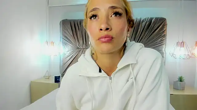 Snapshot of zoe_taylorr1 chatting on 02.26.25 zoe taylorr1 online show from 02.26.25