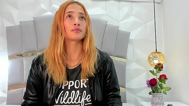 Snapshot of zoe_taylorr1 chatting on 03.08.25 zoe taylorr1 online show from 03.08.25