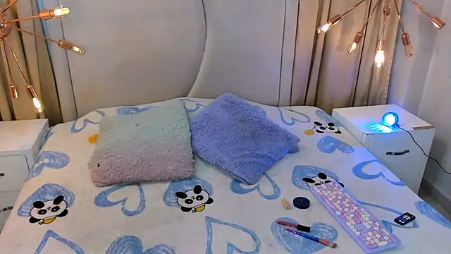 zoe taylorr1 online show from 12.02.25