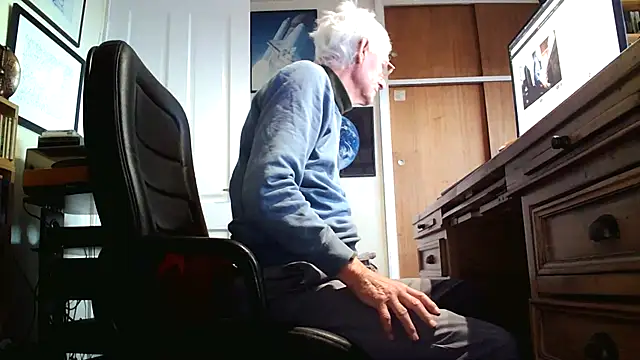 Snapshot of bigears chatting on 02.25.26 bigears online show from 02.25.26