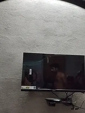 Snapshot of birds0641 chatting on 10.27.25 birds0641 online show from 10.27.25