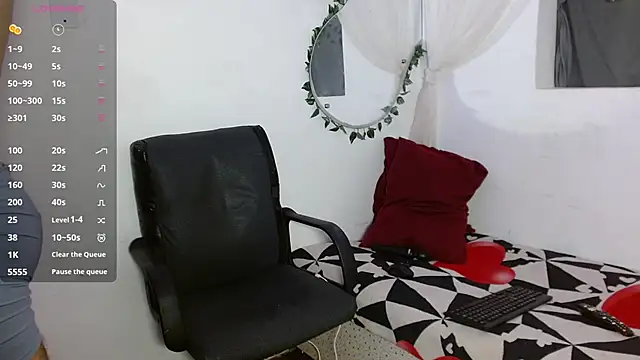 Snapshot of Luna-Naughty chatting on 11.29.25 Luna-Naughty online show from 11.29.25