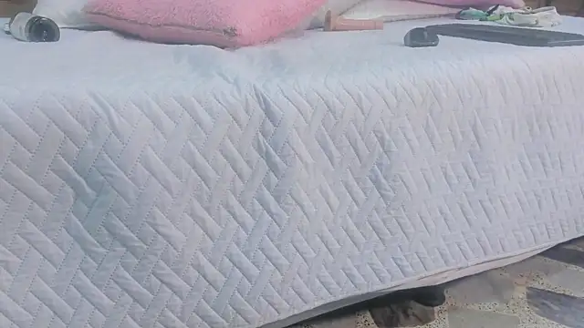 Snapshot of violet_gray_ chatting on 02.25.25 violet gray online show from 02.25.25