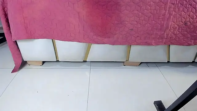 Snapshot of violet_gray_ chatting on 03.07.25 violet gray online show from 03.07.25