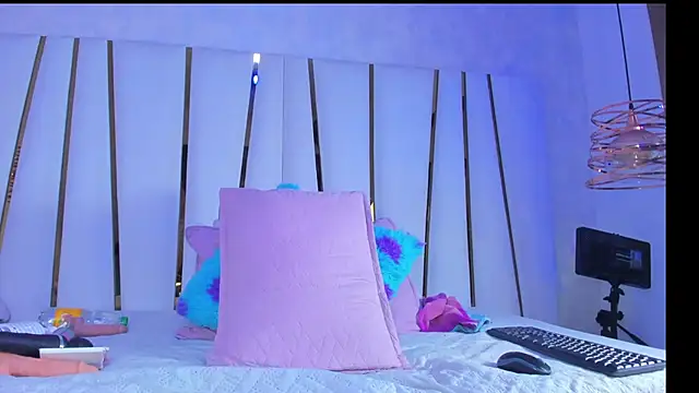 Snapshot of violet_gray_ chatting on 10.05.25 violet gray online show from 10.05.25