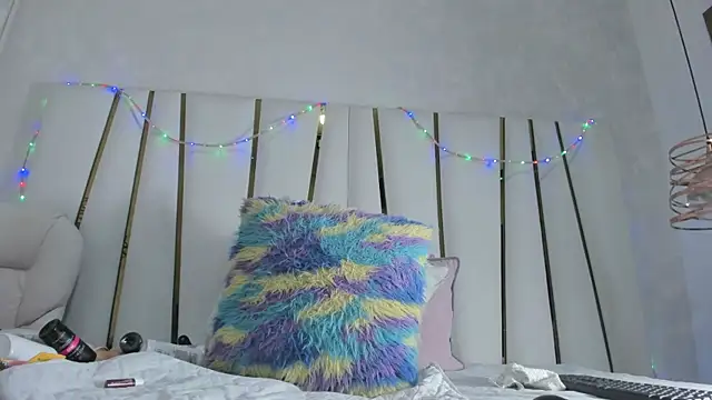 Snapshot of violet_gray_ chatting on 11.20.25 violet gray online show from 11.20.25