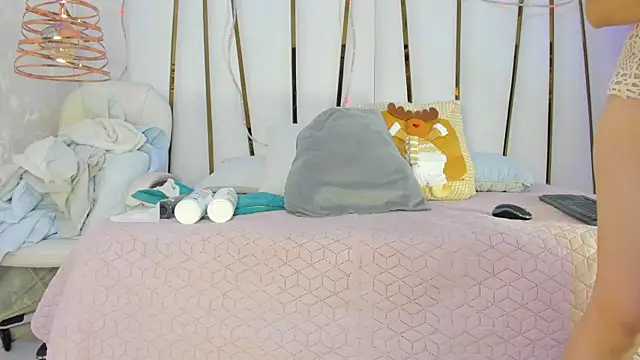 Snapshot of violet_gray_ chatting on 11.27.25 violet gray online show from 11.27.25