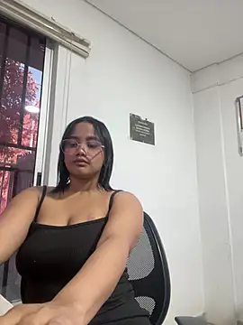 Snapshot of my_cam chatting on 02.14.25 my cam online show from 02.14.25