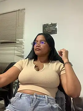 Snapshot of my_cam chatting on 02.16.25 my cam online show from 02.16.25